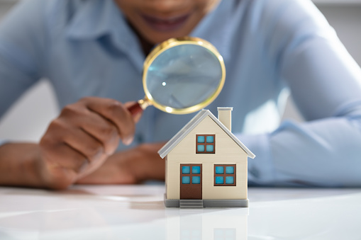 Comparison between Certified Home Inspectors and General Contractors